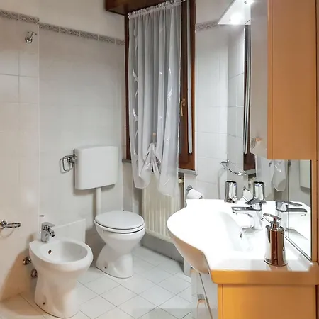 Charming In With Balcony And Parking 60 Sqm شقة