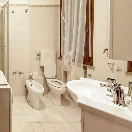 Charming In With Balcony And Parking 60 Sqm شقة *